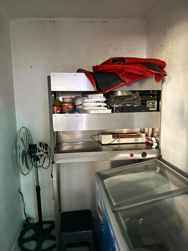 Local Comercial En Av Recoleta, Ideal Para Comida Trifasica