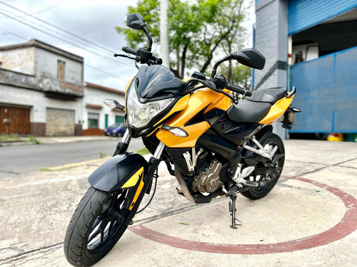 Rouser 200