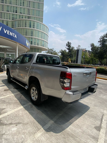 Mitsubishi L200 2.4 Cabina Doble 4x2 Mt