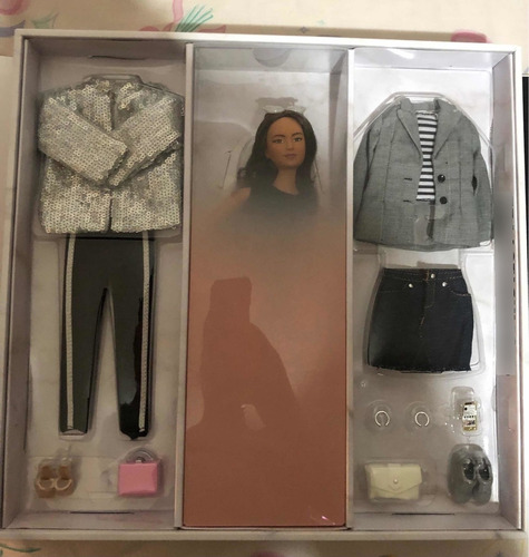 Barbie Top Módel Basics Pivotal Collector Curvi Castaña (Usado)