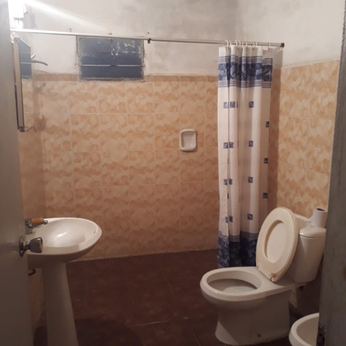Casa 2 Dormitorios Con Amplio Terreno Sobre Esquina