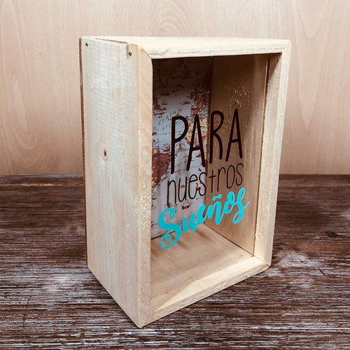 Alcancia Pequeña En Madera Con Vidrio Y Diseño En Vinilo