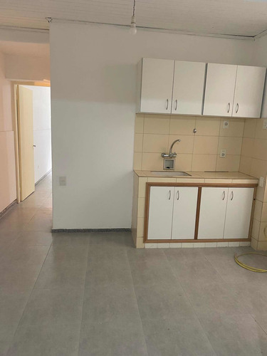 Se Alquila Apto Reciclado A 0 De 60 M. 1 Dorm Más Patio.