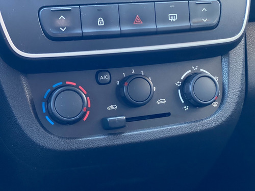 Imagen 15 de 17 de Renault Kwid Zen 1.0 2018
