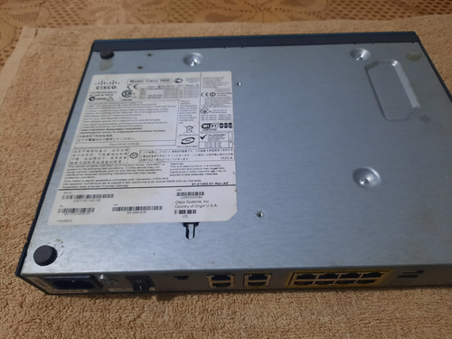 Cisco 1811 Router/switch (Usado)