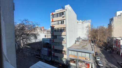 Imagen 11 de 15 de Apartamento En Venta De 2 Dormitorios En Centro - Reciclado