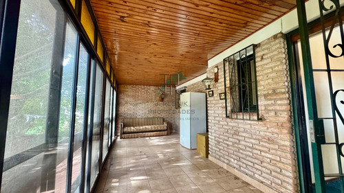 Muy Buena Casa En Esquina Superluminosa Con Ascensor