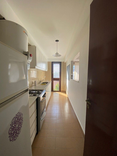 Imagen 6 de 12 de Departamento 3 Ambientes A La Calle Con Balcón