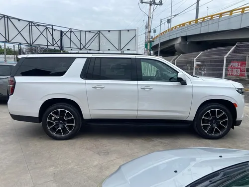Chevrolet Suburban 5.3 Rst 4X4 At