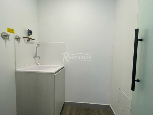 Apartamento En Arriendo En El Tesoro. Cod A776222
