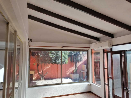 Casa En Venta. Villa Santa Carolina, Macul (107798)
