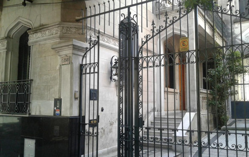 Imponente Casa De Estilo En Alvear Y Mendoza