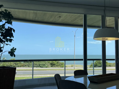 Venta Apartamento Primera Linea Mansa Frente Al Mar Con Parrillero Propio. Punta Del Este Uruguay