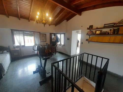 Venta - Casa En Haedo 5 Ambientes.