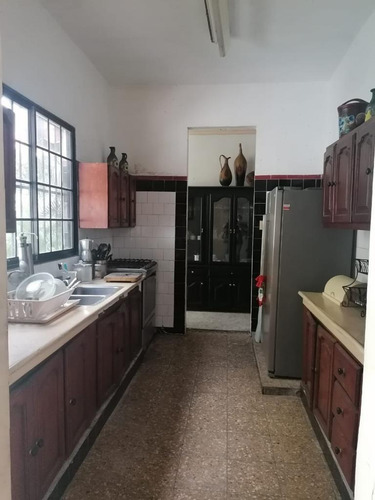 For Sale Casa En Gazcue De 4 Habitaciones Y 4 Parqueos Tipo Colonial