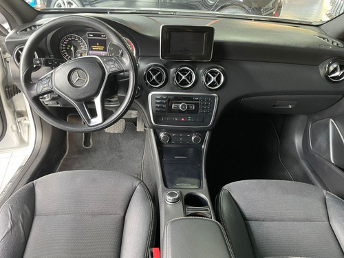 Imagem 7 de 10 de Mercedes Benz A 200 1.6 Tb Style Aut. Gasolina Score Baixo