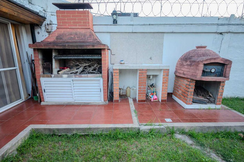 Venta Casa 4 Amb En Moron-permuta-