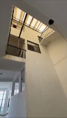Edificio Multiusos Con Locales En Padierna.