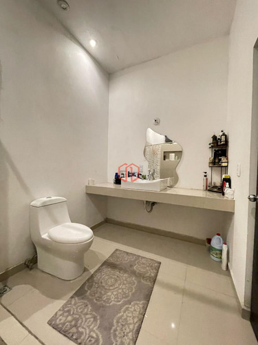 Casa En Venta En Mirador La Silla 3 Niveles, Terraza Y Cochera Techada A 3 Cuadras Estadio Bbva