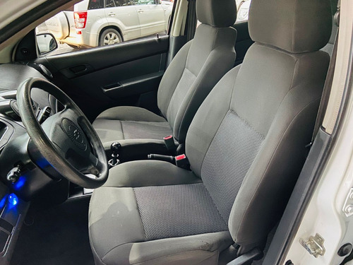 Imagen 6 de 15 de Chevrolet Aveo 2015 Ls