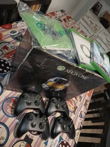 Consola Xbox One 500gb Microsoft + 4 Joystick + 2 Juegos (Usado)