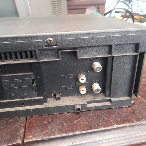 Imagem 8 de 10 de Videocassete Funcionando Com Controle Jvc Hr J453m 4 Cabeças