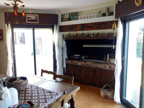 Casa -de Estilo Inglés 4 Amb En Una Sola Planta Quilmes Residencial