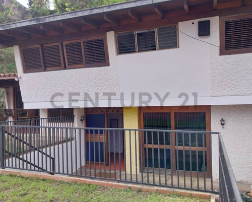 Acogedora Casa En Lomas De La Trinidad