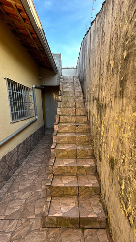 Casa 4 Quartos 2 Banheiros 250m2
