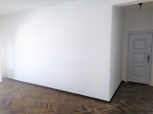 Apartamento 3 Dormitorio, Muy Amplio, Balcón