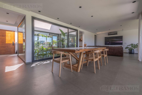 Impecable Casa Con Hermosa Vista A Laguna En Canton Norte - Escobar - Pg