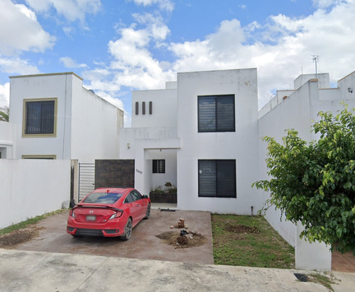 Casa En Venta En Residencial Gran Santa Fe, Mérida. Pm811