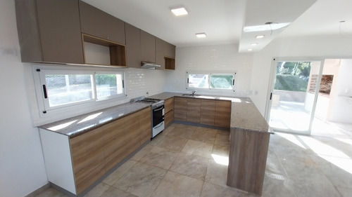 Venta Casa 2 Dormitorios Sierra De Los Padres Con Cochera