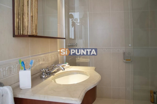 Vende Y Alquila Apartamento De 2 Dormitorios En Peninsula, Punta Del Este