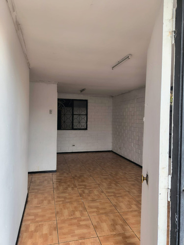 Casa Bismuto Metro Zapadores 3d 1b 2e Patio.