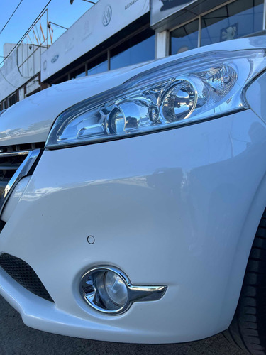 Imagen 10 de 15 de Peugeot 208 2016 1.6 Feline Pack Cuir