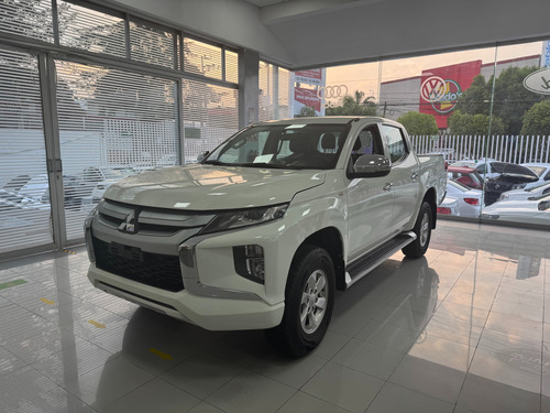 Mitsubishi L200 2.4 Cabina Doble 4x2 Mt