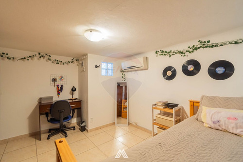 Venta Casa 2 - 3 Dormitorios En La Comercial