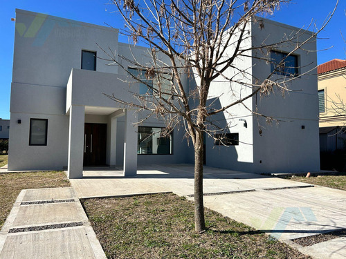Casa En Venta 5 Amb En Altos De Campo Grande