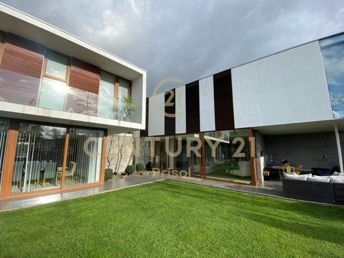 Imagen 1 de 26 de Venta De Casa Residencial En Exclusivo Sector Portal De L...