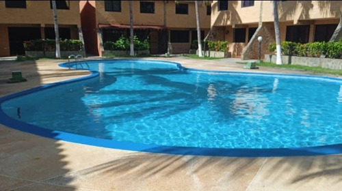 Town House En Residencias Patio Sevillano Cod. Indith-287