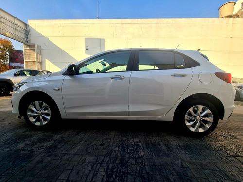 Imagen 2 de 22 de Nuevo Chevrolet Onix 1.2 Lt Tech 2023 0km Color Smartin2