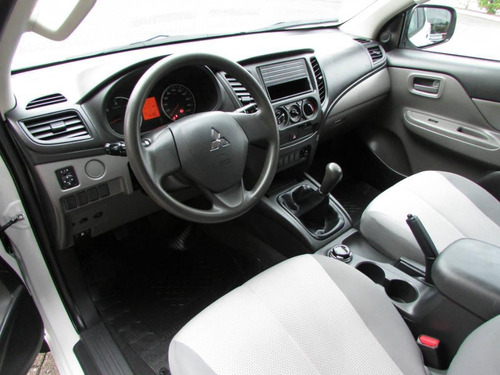Imagem 6 de 9 de Mitsubishi L200 Triton Sport Gl