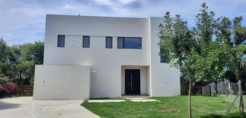 Imagen 3 de 26 de Hermosa Casa Al Agua El Canton