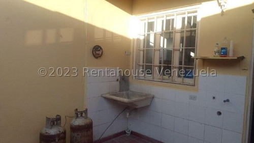 Imagen 13 de 30 de Casa En Alquiler En Cabudare, Lara, En La Av Ribereña, Conjunto Cerrado, Amoblada, Tanque, Código Flex 23-21499, Dds, 31/03