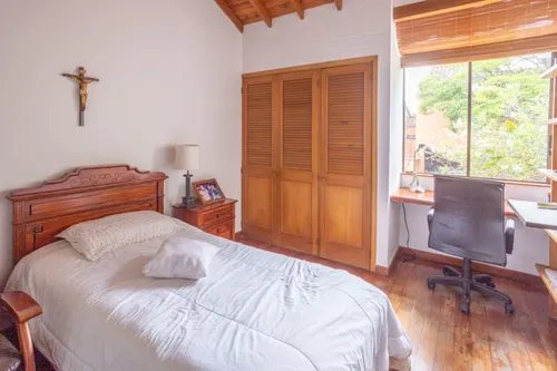 Casa En Venta En Loma De Los Balsos. Cod V16245