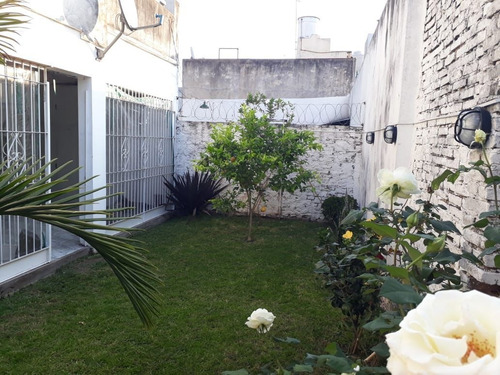 Imagen 2 de 15 de Casa De 4 Ambientes En Venta En Villa Libertad