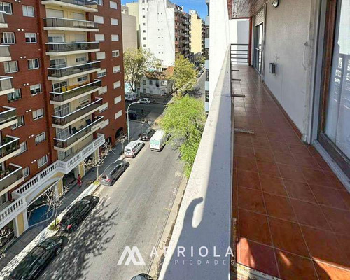Departamento De 3 Ambientes Con Cochera. La Perla.