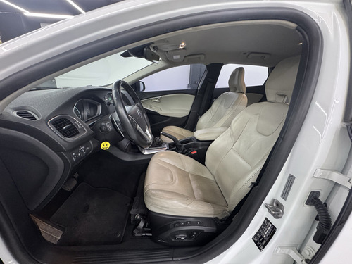 Volvo V40 2.0 T4 MOMENTUM GASOLINA 4P AUTOMÁTICO
