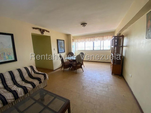 Daniela Linarez Vende Apartamentos En El Este De Barquisimeto Con Amplios Espacios Facil Acceso A Los Comercios Y Avenidas Principales Con Todos Los Servicios Basicos